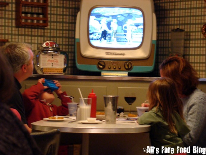 A TV table at '50s Prime Time Cafe at Disney's Hollywood Studios park.